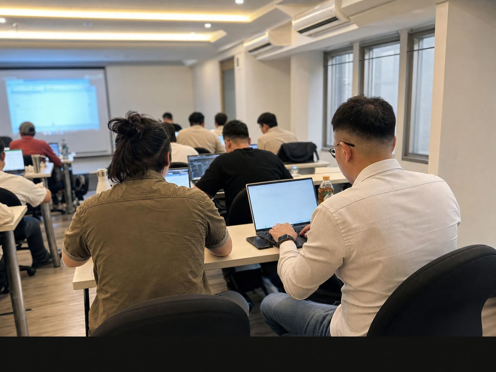 n8n 自動化訓練營學員操作實況(依真實現場照重製)